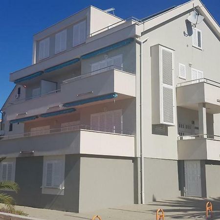 Apartments Biba Новаля Екстер'єр фото