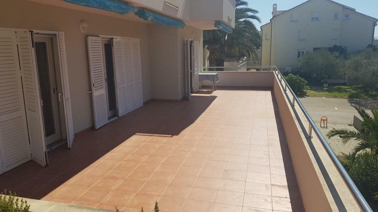 Apartments Biba Новаля Екстер'єр фото
