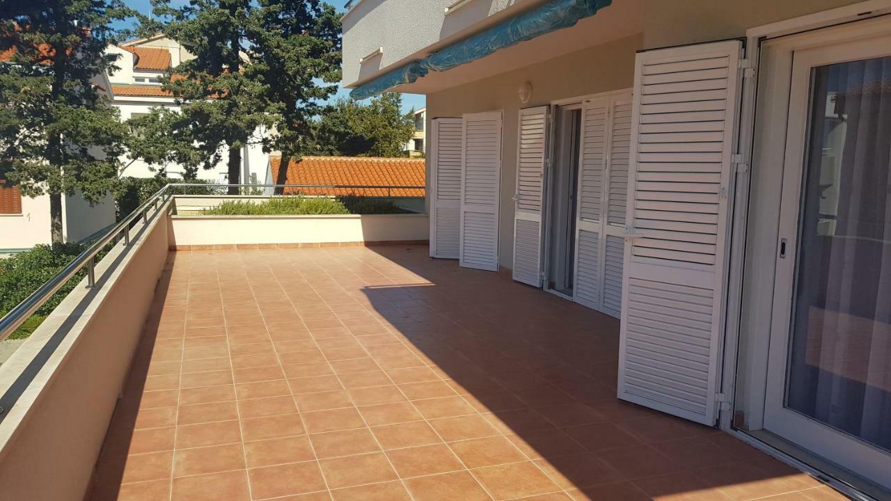Apartments Biba Новаля Екстер'єр фото