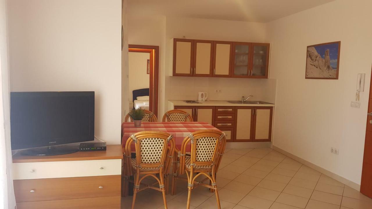 Apartments Biba Новаля Екстер'єр фото
