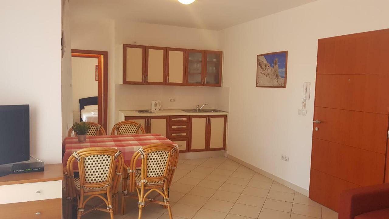 Apartments Biba Новаля Екстер'єр фото