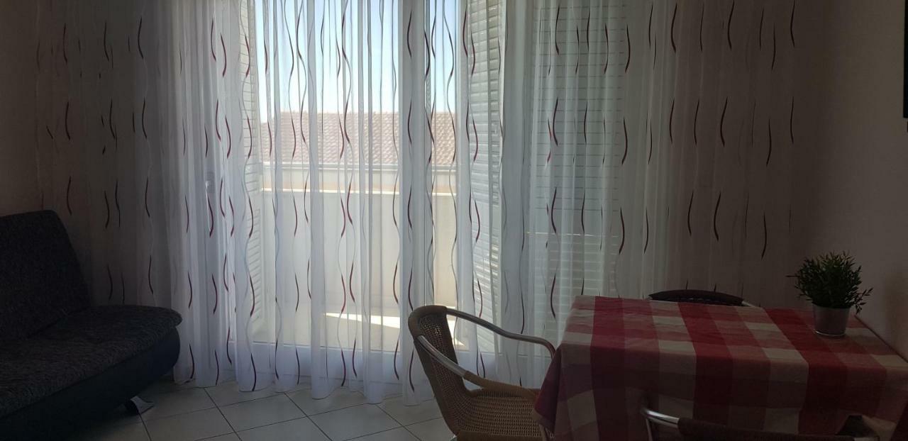 Apartments Biba Новаля Екстер'єр фото